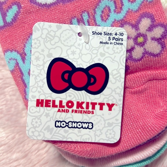 Hello Kitty Socks with Lip Balms - Picture 7 of 12